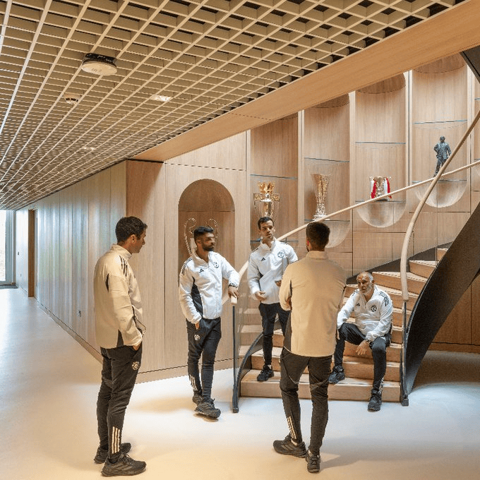 src, 成改造, 万镑后